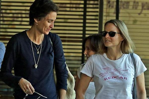 Foster y Hedison comenzaron su relación a mediados del año pasado.