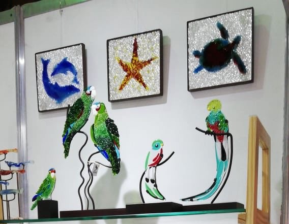 Diseños de vitrales también se exponen feria New World Crafts en Antigua Guatemala. (Foto, Prensa Libre: Cortesía).