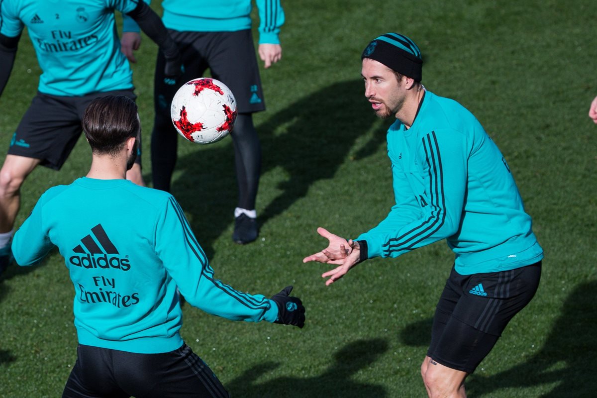 Sergio Ramos volvió a los entrenamientos con la esperanza de jugar el fin de semana. (Foto Prensa Libre: EFE)