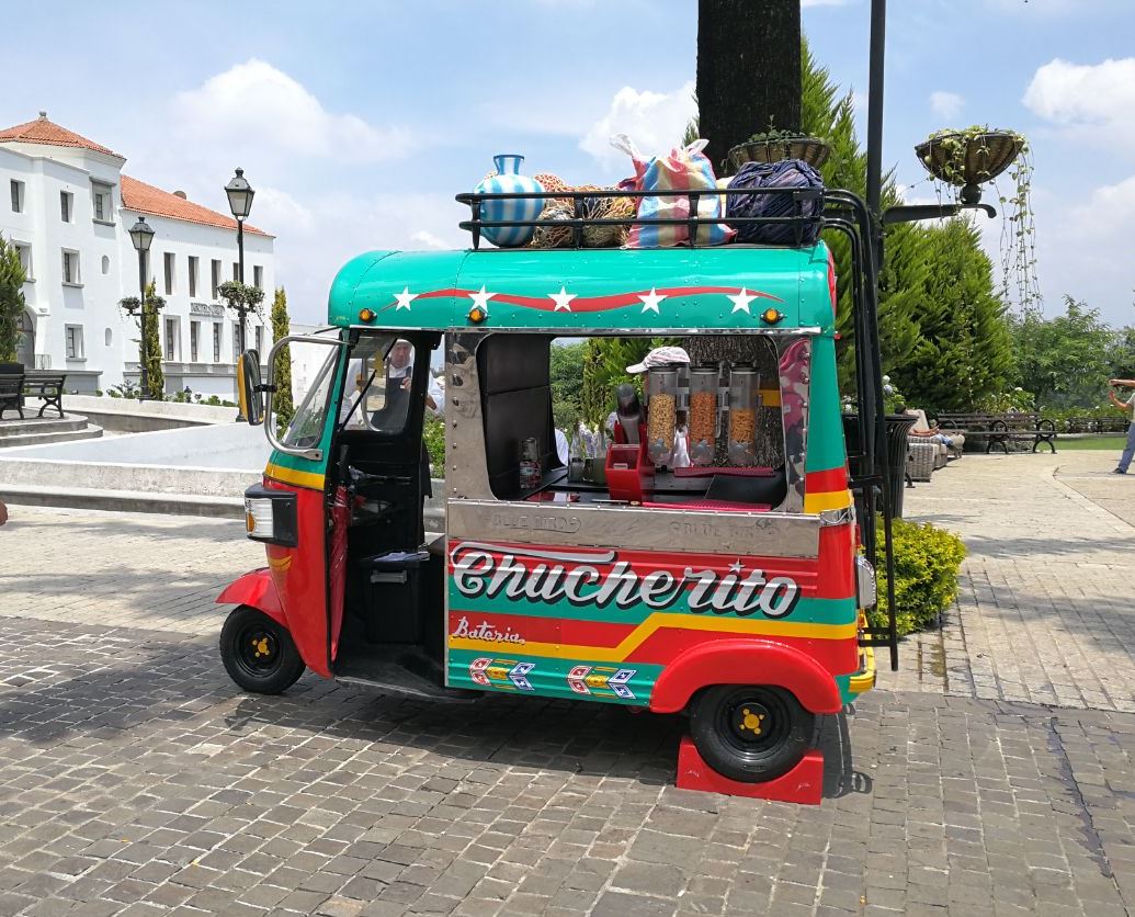 El Chucheritos es una réplica de un autobús extraurbano de los trnasportes Esmeralda.(Foto Prensa Libre: Yanira Alvizurez)