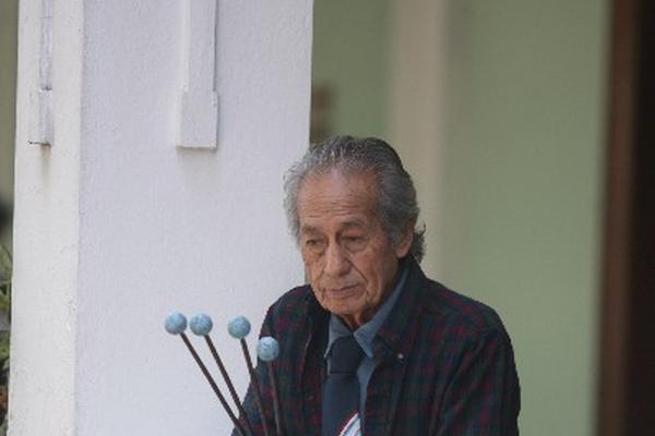 El maestro y educador Robelio Méndez. (Foto Prensa Libre: Billy Quijada)