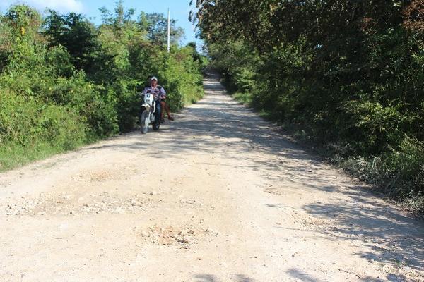 según alejandro Sinibaldi, el 75 por ciento de carreteras en Petén son de terracería.