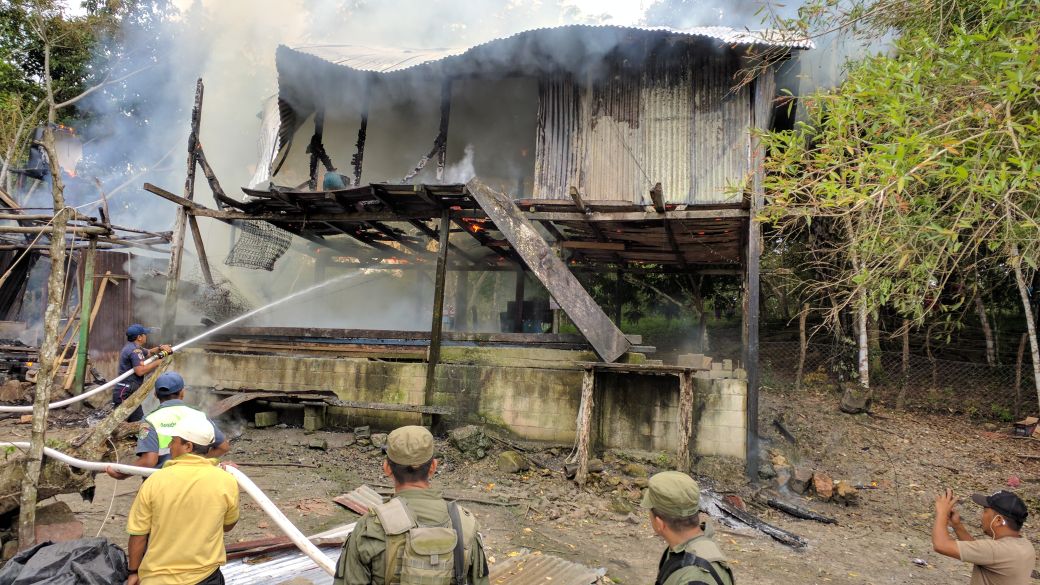 Los ancianos y la mascota resultaron ilesos. (Foto Prensa Libre: Rigoberto Escobar)