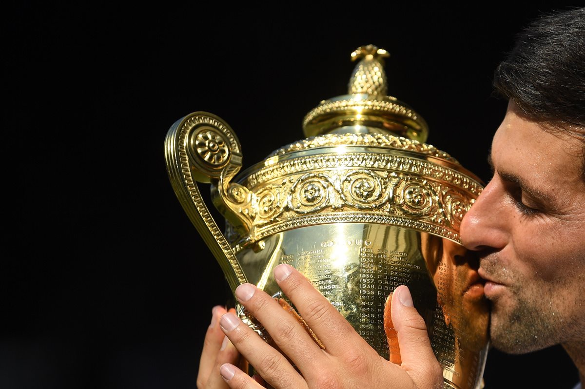 Djokovic volvió a tocar la gloria al coronarse campeón en uno de los torneos de mayor nivel del tenis mundial. (Foto Prensa Libre: EFE)