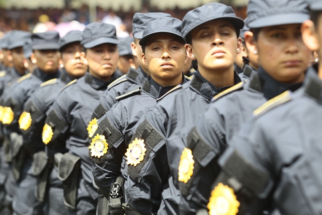 Agentes de la Policía Nacional Civil se presentan ante autoridades. En la región esta institución es mal calificada. (Foto Prensa Libre: Hemeroteca PL)