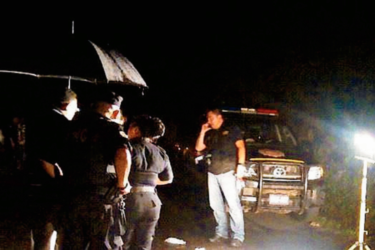 Dos cadáveres fueron hallados en un barranco entre San Francisco Zapotitlán y Pueblo Nuevo, Suchitepéquez. (Foto Prensa Libre: Omar Méndez)
