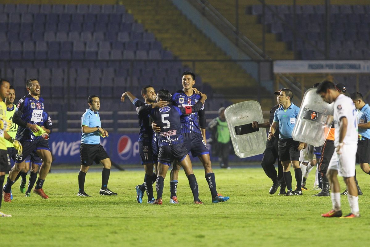 Suchitepéquez dejó en el camino a Comunicaciones y quiere el título. (Foto Prensa Libre: Norvin Mendoza)