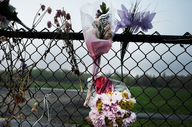 Durante el día, grupos de jóvenes aprovechan el receso escolar para practicar deportes en el parque.(Getty Images)