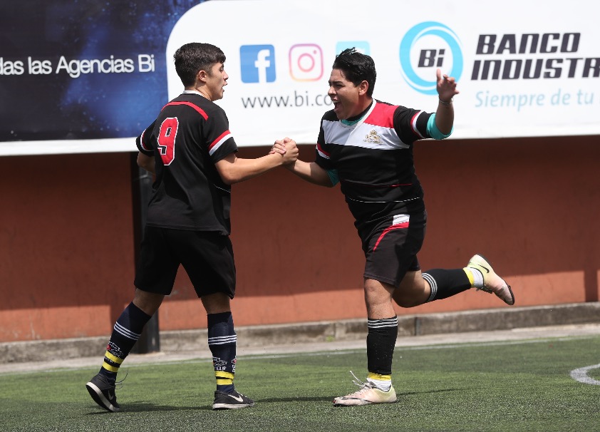 El Colegio Castillo Córdova ganó la Copa Aula 2018 en la rama masculina al superar en la final al Colegio San Sebastian. (Foto Prensa Libre: Jorge Ovalle).