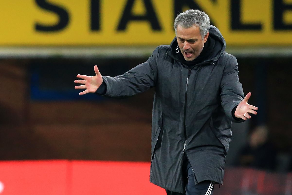 Mourinho espera con los brazos abiertos al goleador chileno Alexis Sánchez. (Foto Prensa Libre: AFP)