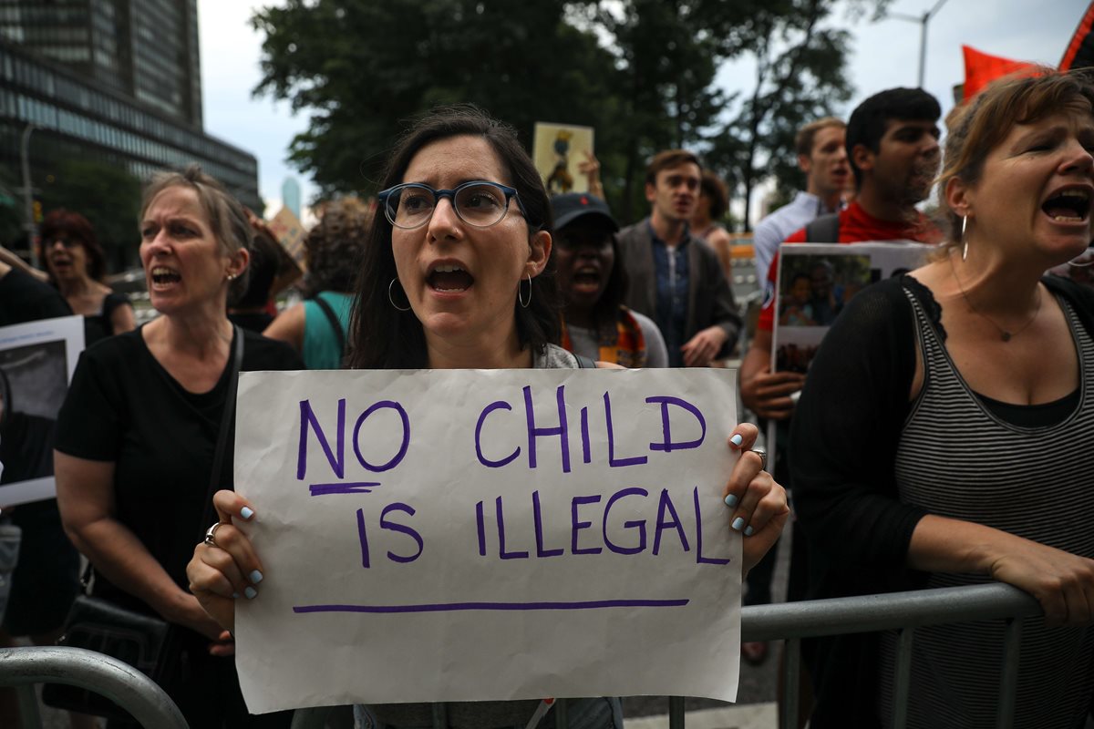 Protesta en Nueva York contra la política de separación de familias migrantes en las fronteras. (Foto Prensa Libre: AFP)
