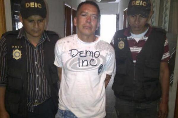 Maynor López Barrios fue capturado este sábado en Santa Cruz Barillas, sindicado de varios delitos. (Foto Prensa Libre: PNC)<br _mce_bogus="1"/>