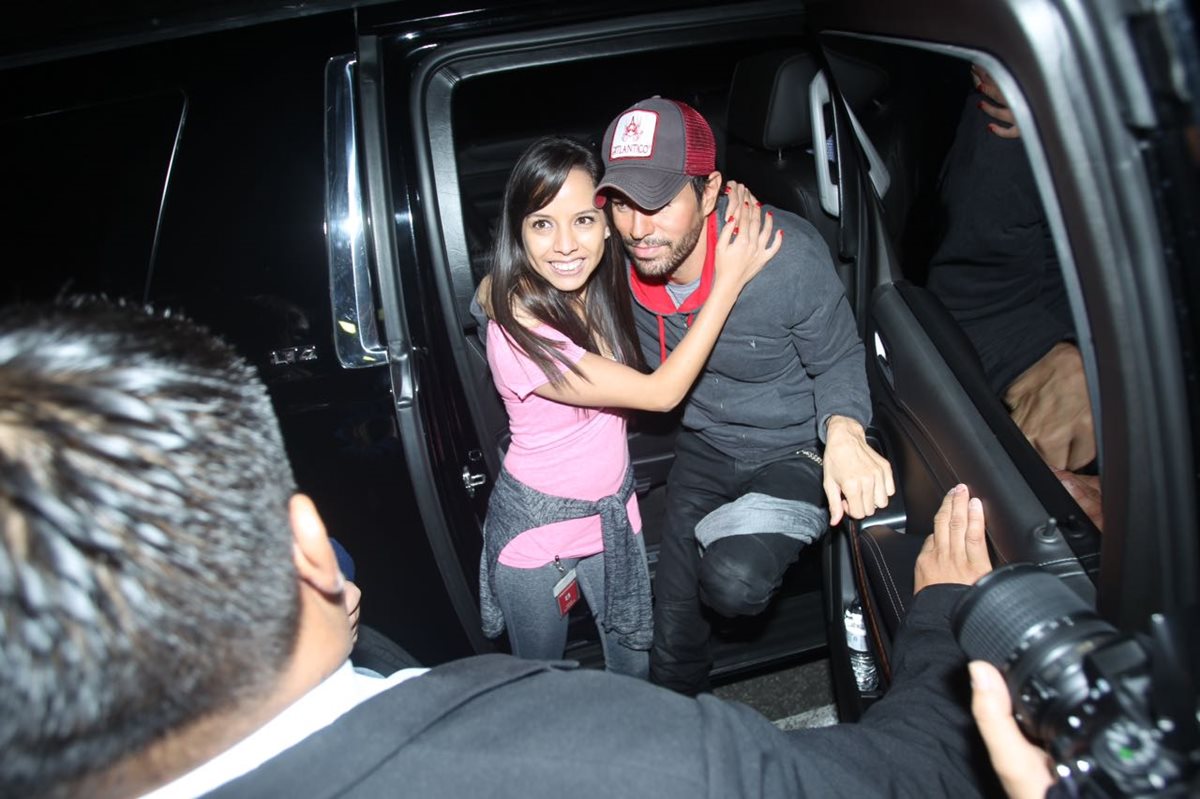 El cantante español Enrique Iglesias llegó a Guatemala. (Foto Prensa Libre: Keneth Cruz)