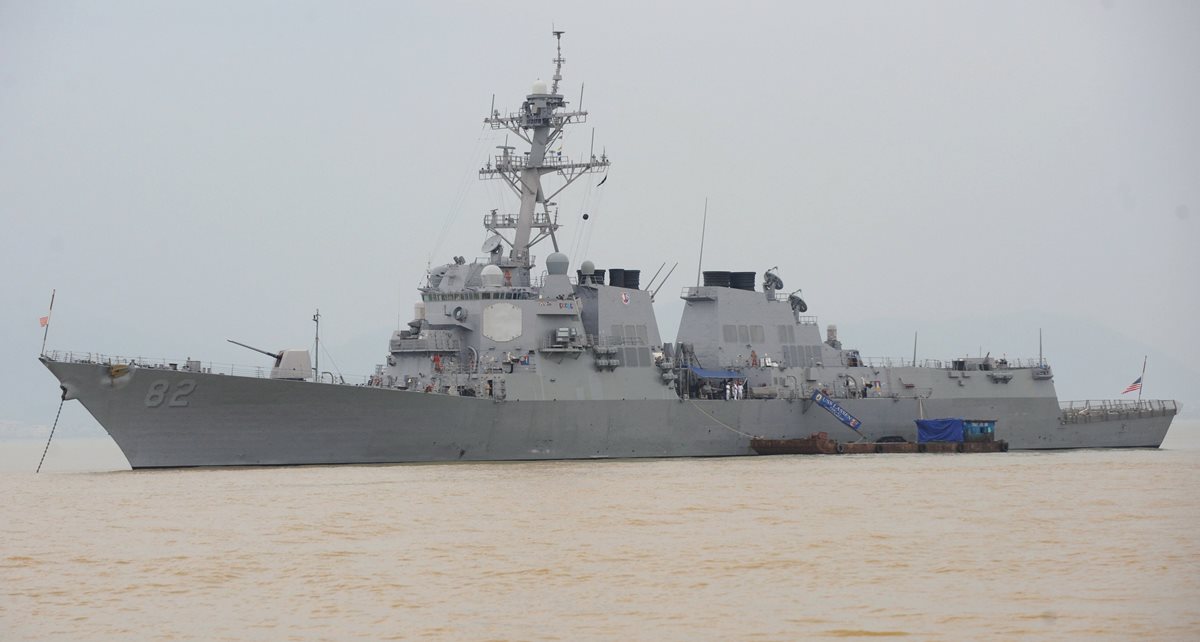 Esta foto de archivo muestra al buque de guerra lanzamisiles USS que ayer navegó en aguas que son reclamadas por China. (Foto Prensa Libre: AFP).