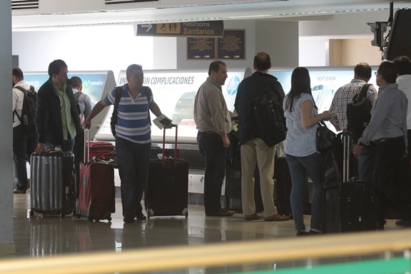 Según el convenio, las personas que ingresen o salgan del país deben pagar US$15 -unos Q115-. (Foto Prensa Libre: Hemeroteca PL)