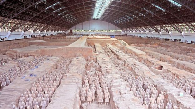 Qin fue enterrado en un enorme mausoleo, que no ha sido abierto hasta la fecha, rodeado de los soldados de terracota. ALAMY
