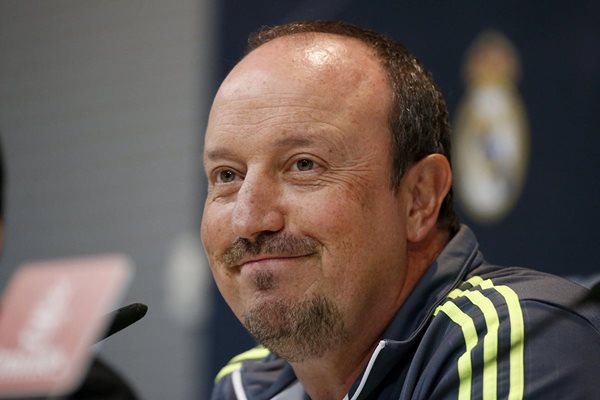El entrenador del Real Madrid, Rafa Benítez, a su llegada a la rueda de prensa posterior al entrenamiento realizado hoy en la Ciudad Deportiva de Valdebebas. (Foto Prensa Libre:EFE)