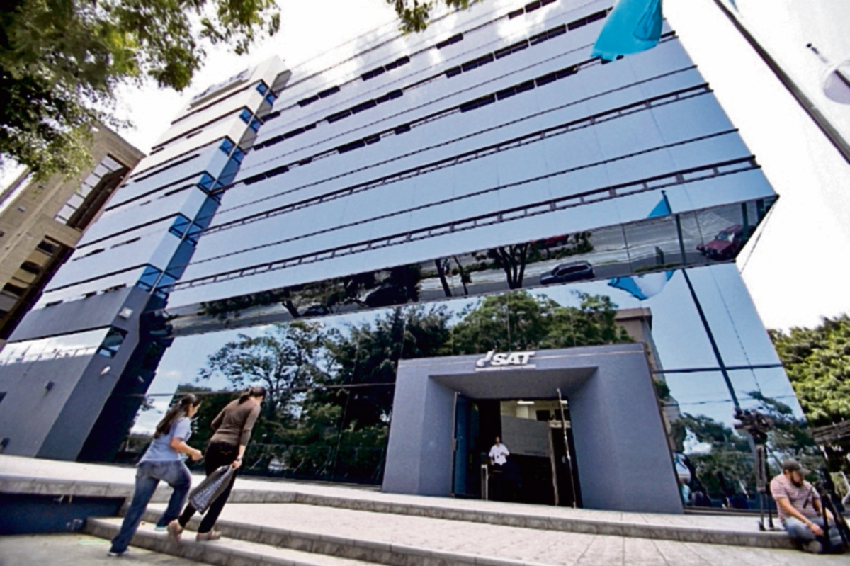 El directorio de la SAT acumula expedientes relacionados a la devolución del crédito fiscal. (Foto Prensa Libre: Esbin García)
