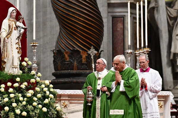 El Papa oficia una misa especial del Jubileo dedicada a los presos. (Foto Prensa Libre: AFP)