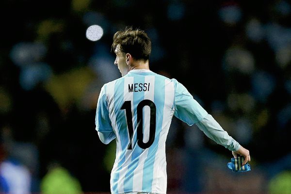 El delantero argentino Lionel Messi durante el partido Argentina-Jamaica, del Grupo B de la Copa América de Chile 2015. (Foto Prensa Libre: EFE)