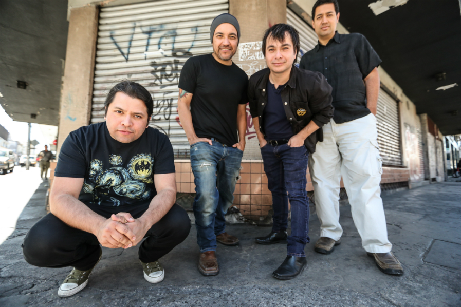 Juan, David, Manuel y Óscar, integrantes de Razones de Cambio, promocionan "Sin miedo", su nueva canción. (Foto Prensa Libre: Keneth Cruz)
