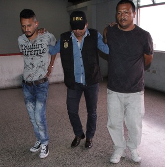 Hombres se hicieron pasar por investigadores, robaron a familia y después los extorsionan. (Foto Prensa Libre: Cortesía PNC)