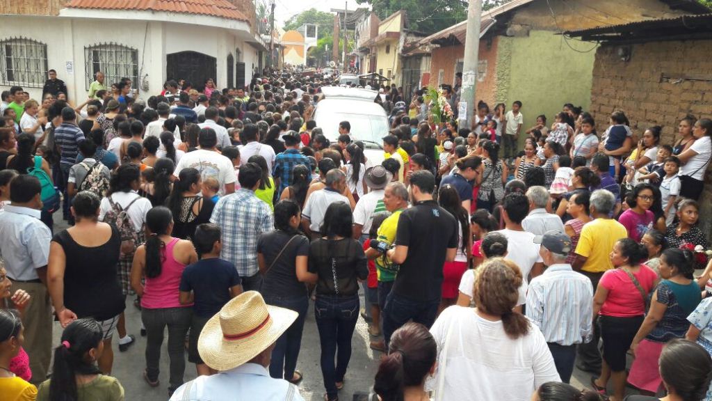Lugar donde se llevó a cabo el velatorio de docente, en Chiquimulilla, Santa Rosa. (Foto Prensa Libr: Oswaldo Cardona).