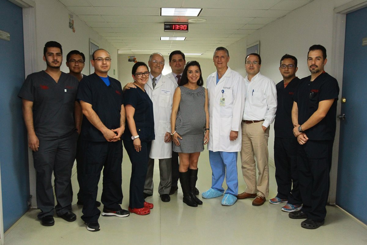 El equipo de cirujanos pediatras del Hospital Roosevelt está listo para la separación de las siamesas Esmeraldas. (Foto Prensa Libre: Álvaro Interiano)