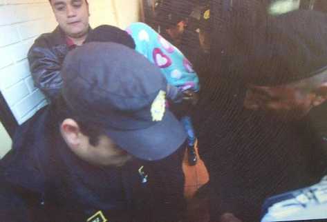 Crista Castañeda Torres es detenida y trasladada a la Torre de Tribunales. (Foto Prensa Libre: Erick Avila)