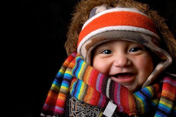 Al bebé hay que abrigarlo con varias capas de ropa adicional, para protegerlo del frío