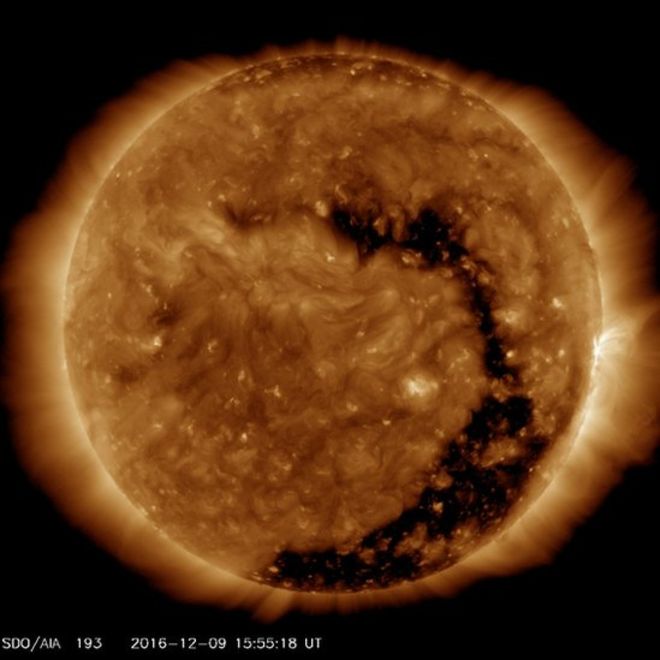 El tamaño del hueco coronal es "sustancial", dice la NASA. (Foto: OBSERVATORIO DE DINÁMICA SOLAR / NASA)