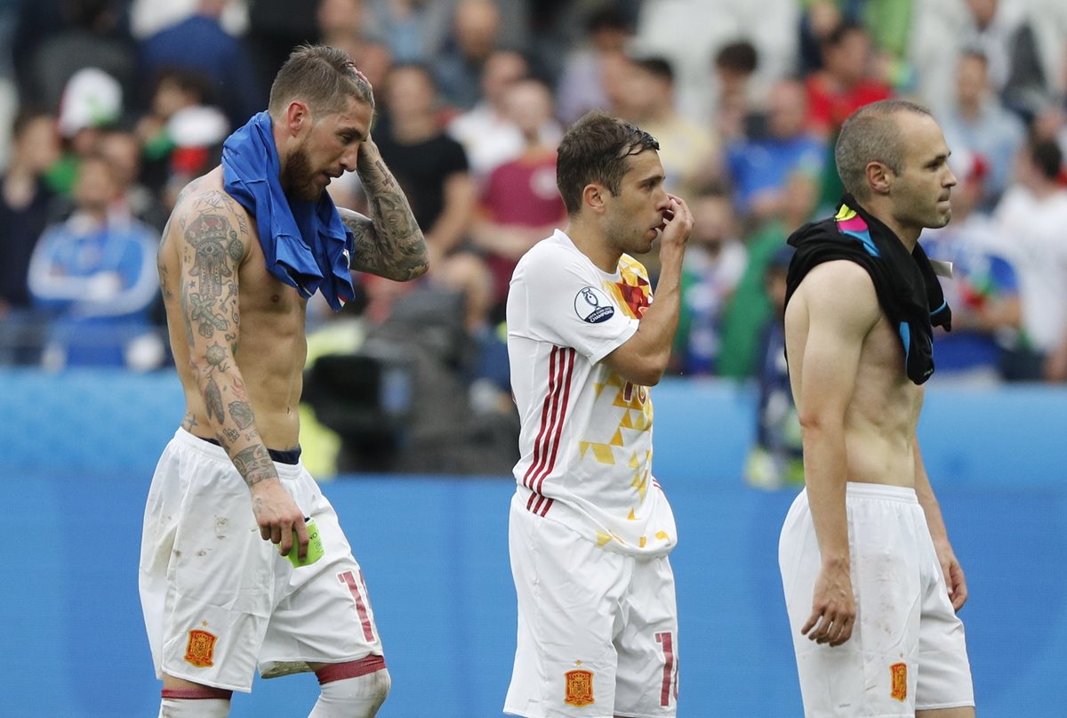 España ha tenido dos años de duras eliminaciones de competiciones importantes. (Foto Prensa Libre: EFE)