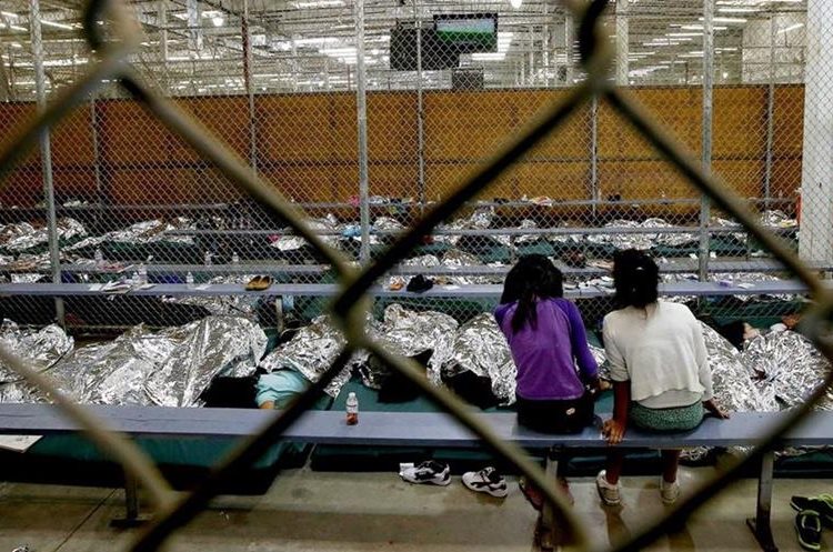 Alrededor de 400 migrantes han sido liberados para que se reúnan con sus familiares y sigan con el proceso de asilo político. (Foto Prensa Libre: Hemeroteca PL)