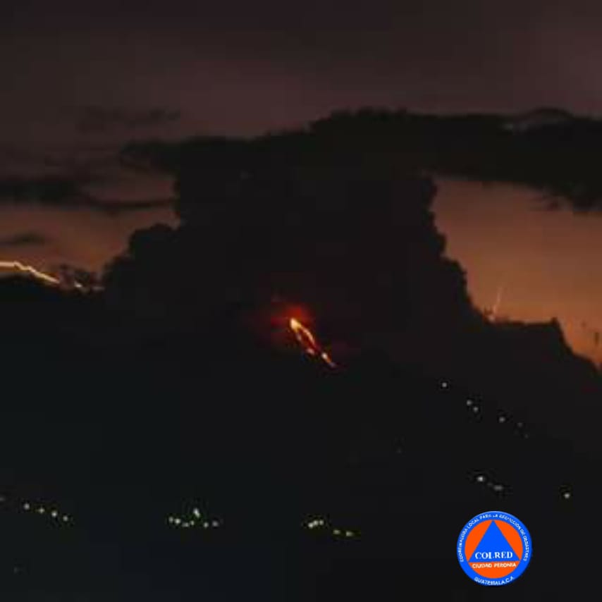 La actividad del volcán Pacaya es monitoreada por autoridades debido al flujo de lava que ha mantenido en los últimos días. (Foto Prensa Libre: Conred)