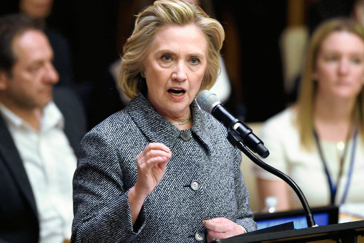 Hillary Clinton admite cometió un error al no usar el correo electrónico oficial para toda su correspondencia. (Foto Prensa Libre:AFP)