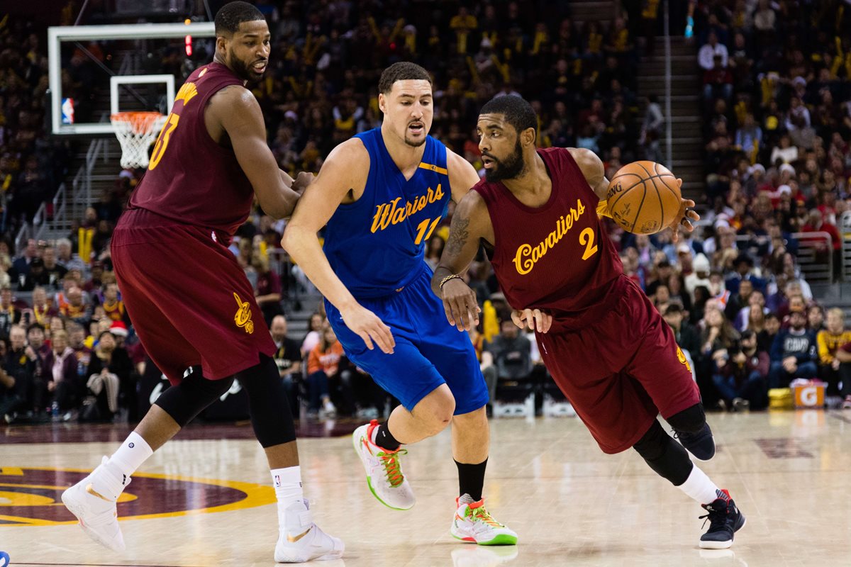 Irving fue la gran figura del partido. (Foto Prensa Libre: AFP)