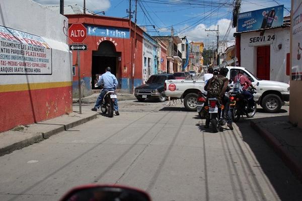 Los negocios de prostitución y drogas son frecuentes en algunas áreas del país. (Foto Prensa Libre: Archivo)