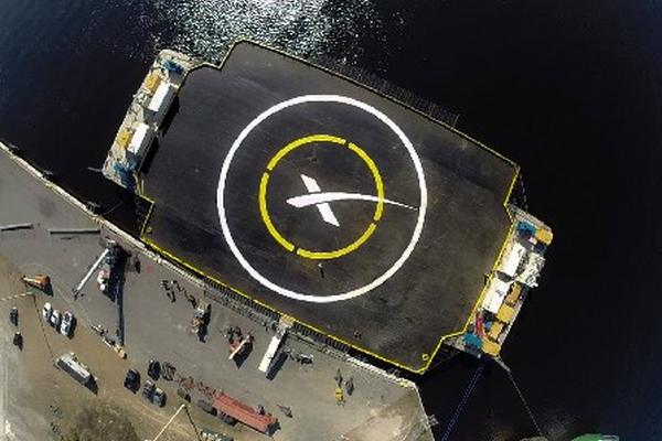 Cohete Falcon aterrizará sobre una superficie flotante en el Atlántico. (Foto Prensa Libre: AFP)