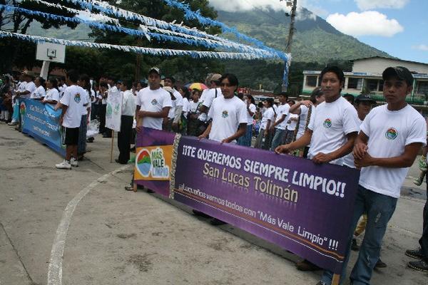 Estudiantes, durante lanzamiento de  programa.