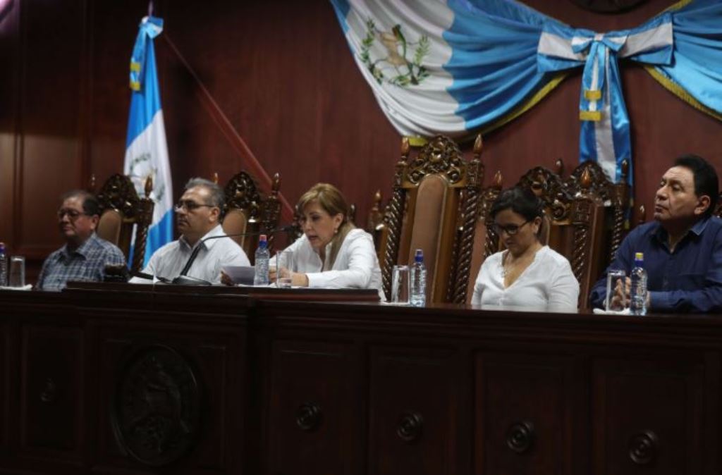 Magistrados titulares de la CC, Neftalí Aldana, Boanerge Mejía, Dina Ochoa, Gloria Porras y José de Mata Vela. (Foto Prensa Libre: Hemeroteca PL)