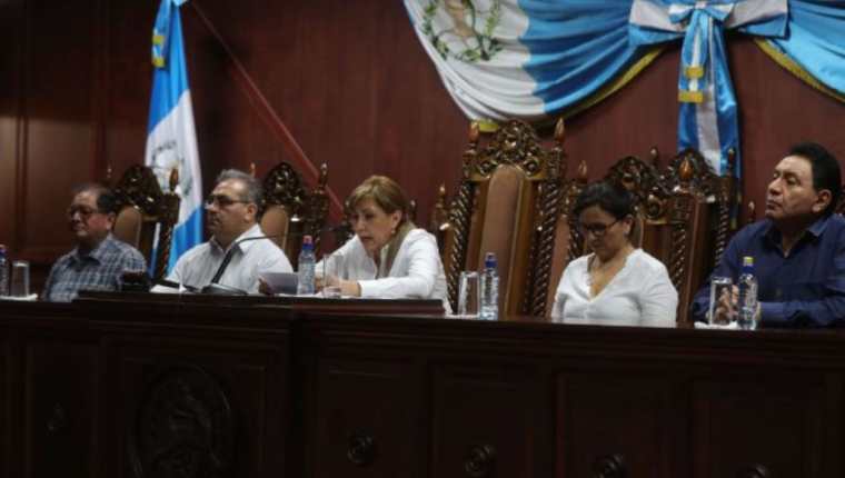 Magistrados titulares de la CC, Neftalí Aldana, Boanerge Mejía, Dina Ochoa, Gloria Porras y José de Mata Vela. (Foto Prensa Libre: Hemeroteca PL)