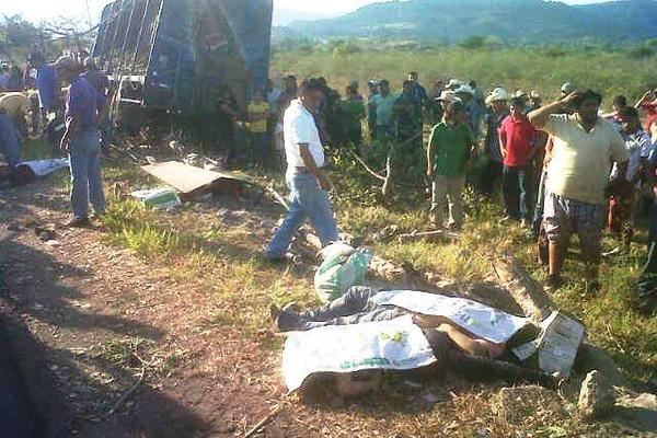 El hecho se registró en el kilómetro 154 de la ruta que comunica a San Manuel Chaparrón con la cabecera de Jalapa, en jurisdicción de Monjas. (Foto Prensa Libre: Hugo Oliva)
