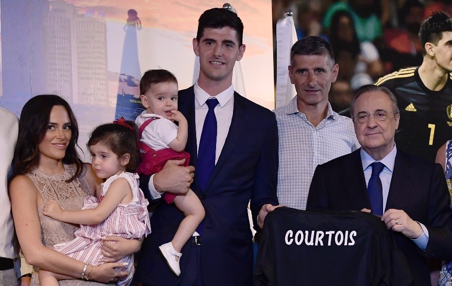 Courtois quiere ser feliz en Madrid junto a su familia. (Foto Prensa Libre: AFP)