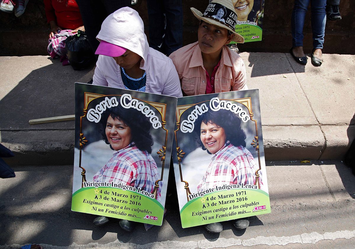 Hondureños exigen justicia por el asesinato de ambientalista. (Foto Prensa Libre: AFP)