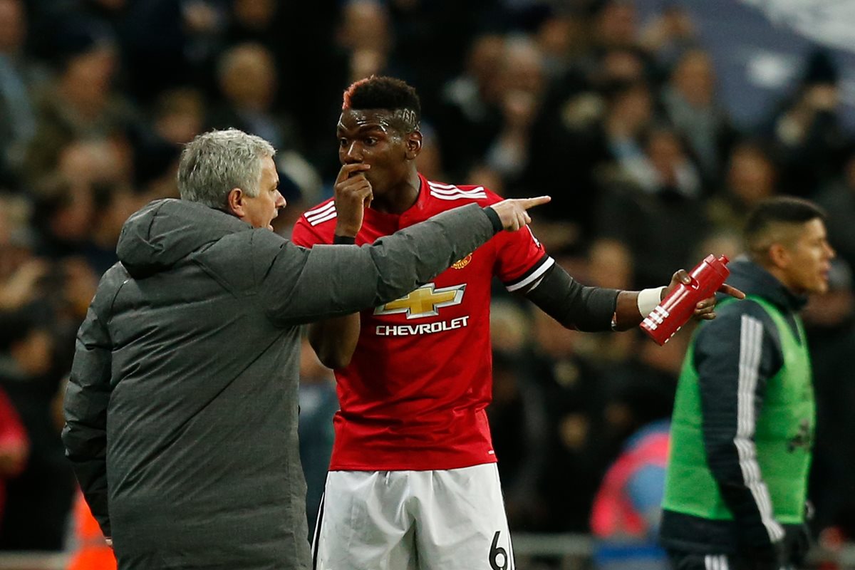 Pogba y Mourinho han tenido constantes peleas en el Manchester United. (Foto Prensa Libre: AFP)