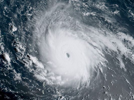 Imagen satelital del huracán Irma captada por la Administración Nacional Oceánica y Atmosférica (NOAA) este martes 5 de septiembre. (Foto Prensa Libre: AFP).