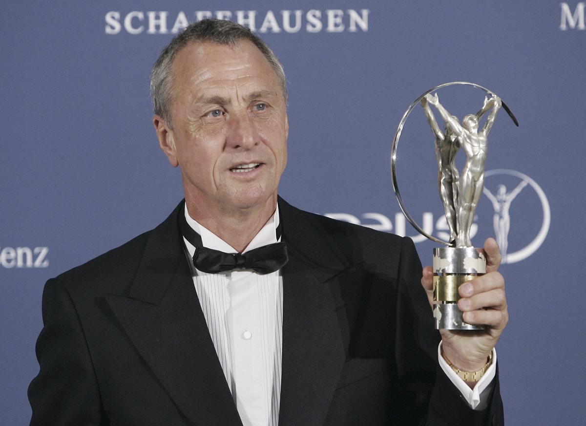 Johan Cruyff será homenajeado por el Ajax al nombrar el estadio con su nombre. (Foto Prensa Libre: AP)