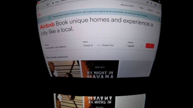 Airbnb informó que está investigando el asunto con urgencia. (Foto Prensa Libre: Getty Images)