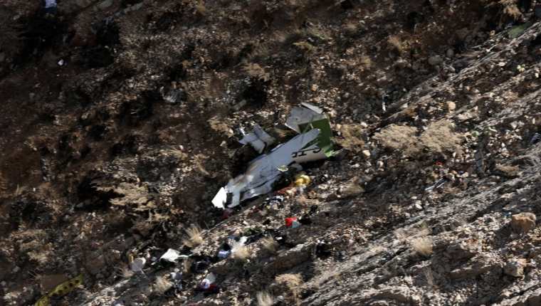 Vista aérea de los restos del avión privado turco accidentado ayer en Irán. (Foto Prensa Libre: EFE)