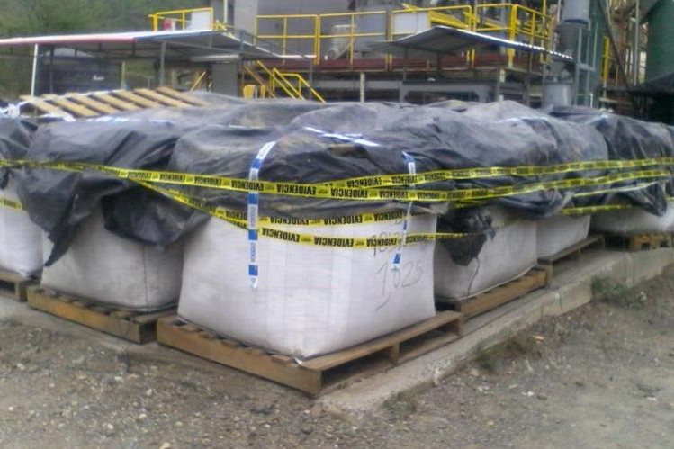 El MP busca determinar con exactitud qué mineral hay en los costales encontrados en un allanamiento. (Foto Prensa Libre: Hemeroteca PL)